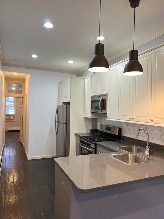 Building Photo - 96 Reservoir Ave