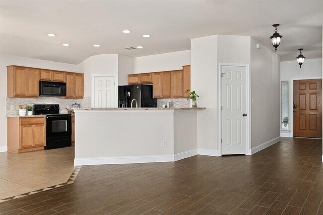 Building Photo - 7817 Squirrel Hollow Dr