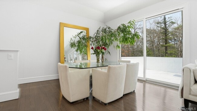 Building Photo - 420 Maple Ave S