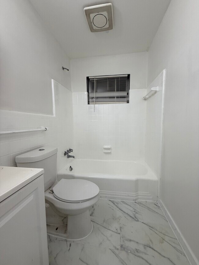 Building Photo - 3992 Ridgedale St