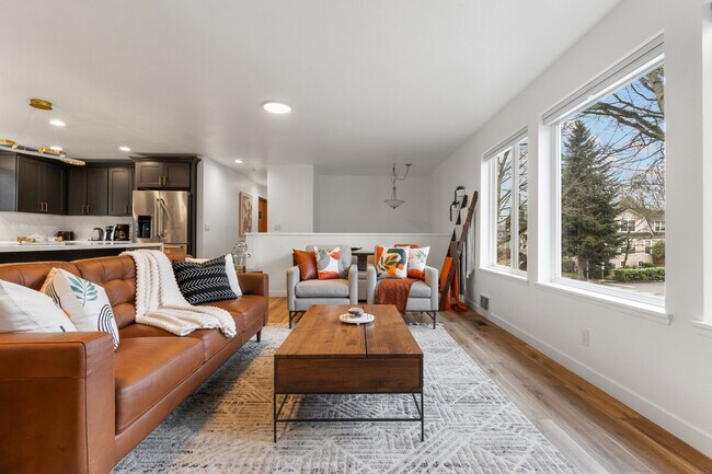 Primary Photo - 705 24th Ave