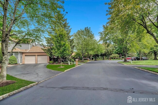 Building Photo - 10 Sawgrass Ct