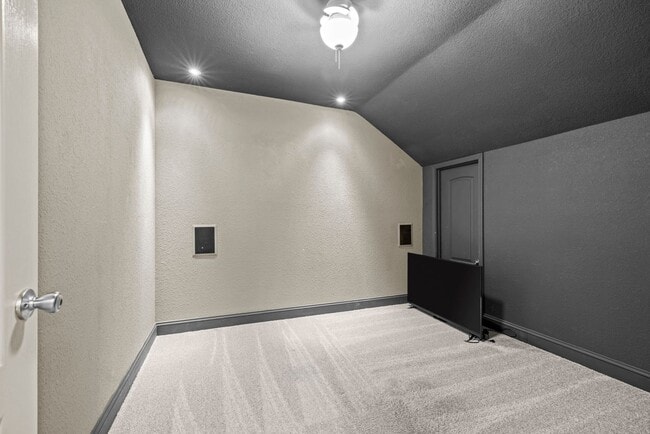 Building Photo - Beautifully Maintained 3-Bedroom Townhome with Bonus Room in Desirable Community