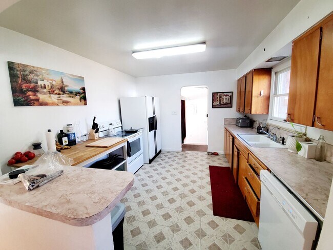 Building Photo - 910 Bungalow Ct