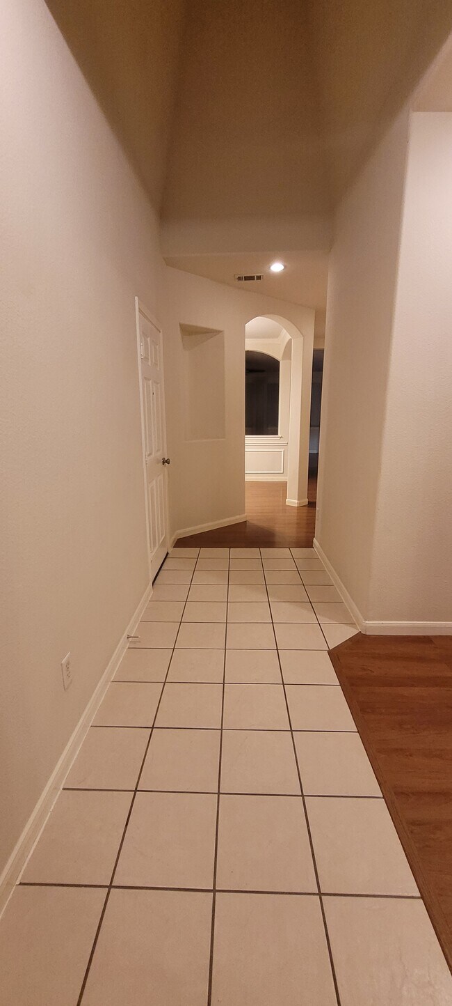 Building Photo - 217 Grooms Rd