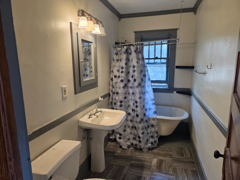 Building Photo - 1907 N Oakley St