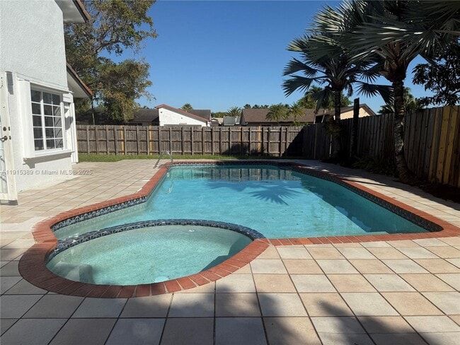 Building Photo - 10937 SW 138th Pl