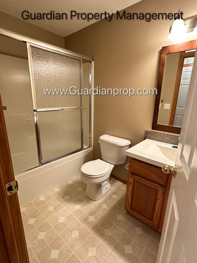 Building Photo - Hopkins Single Family Home, 2 Car Garage, ...