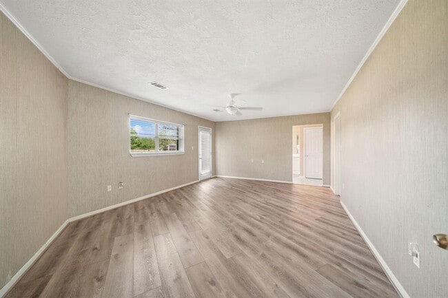 Building Photo - 15502 Kitty Hawk Dr