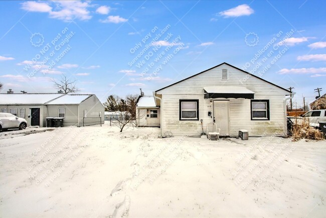 Building Photo - 6119 Nimitz Dr