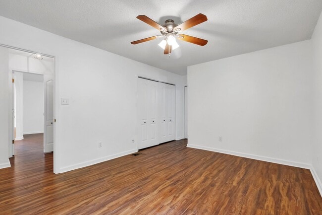 Building Photo - 2818 Par Ln