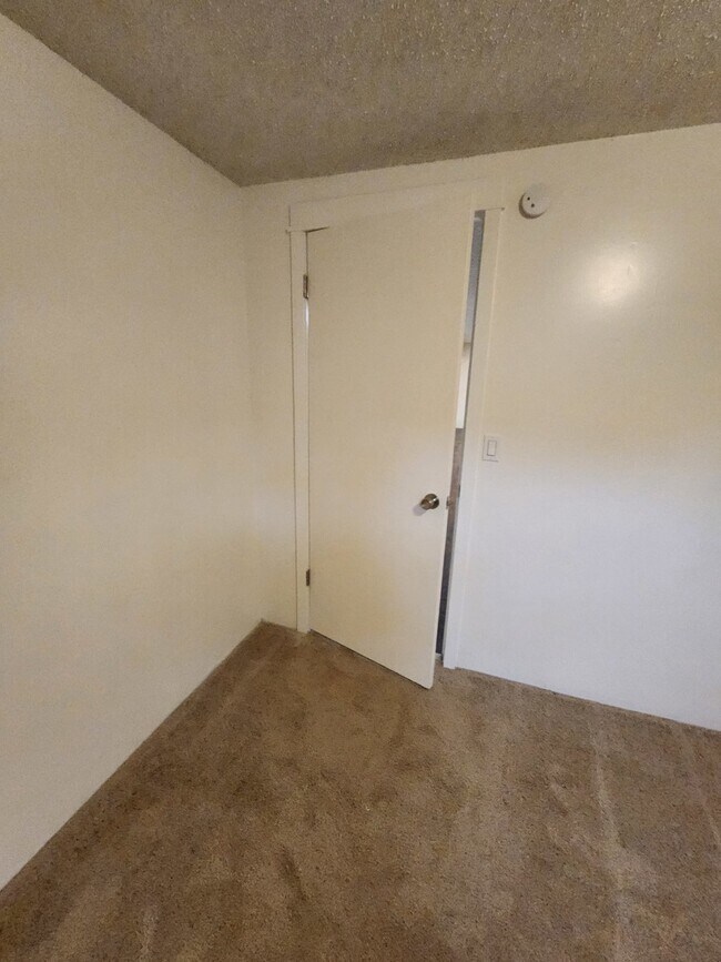 Building Photo - Very Large 3BR, 3BTH, Full Basement, Near Black Bay Park in Post Falls