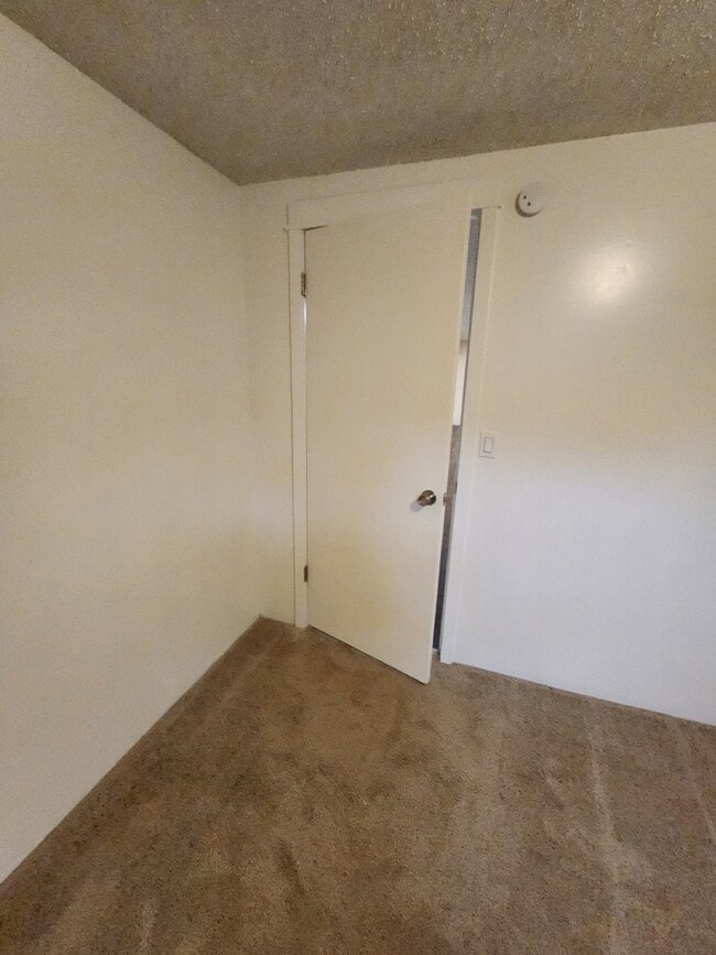 Building Photo - Very Large 3BR, 3BTH Near Black Bay Park in Post Falls