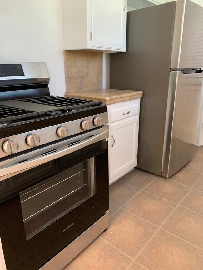 New stainless steel appliances - 3121 Arizona Ave