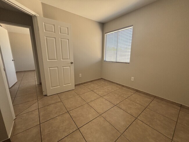 Building Photo - 4156 Abrams Ave
