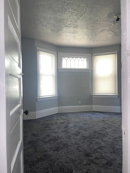 Building Photo - 2180 E 82nd St