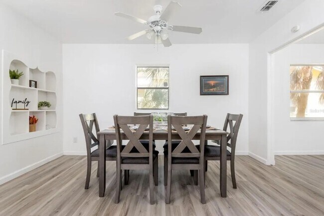 Building Photo - Housing Voucher Accepted: Charming 3-Bedro...