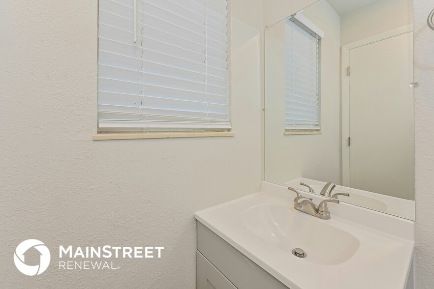 Building Photo - 5622 Burbury Ln NW