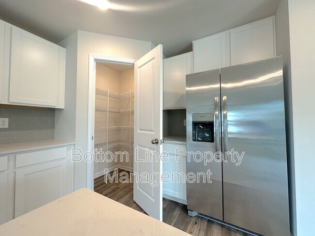 Building Photo - 5336 Small St