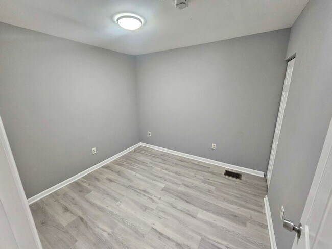 Building Photo - 1341 Glyndon Ave