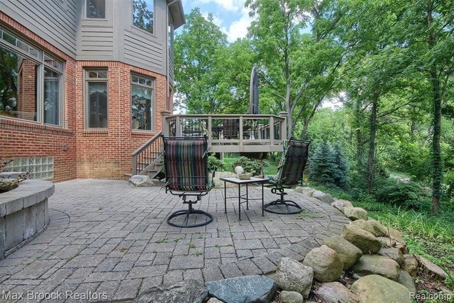Building Photo - 739 Elderberry Ct