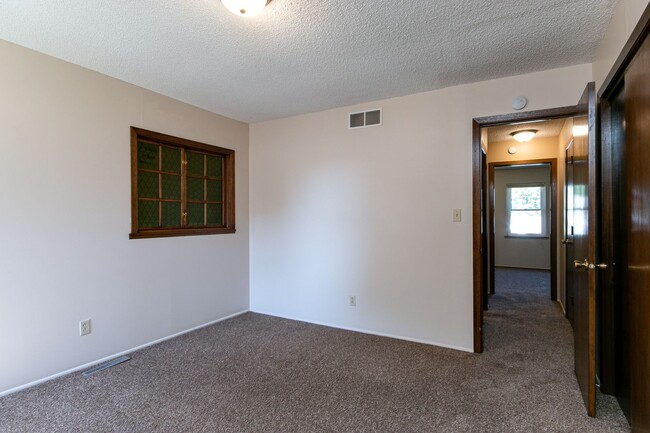 Building Photo - Blending Relaxation & Sophistication Creat...