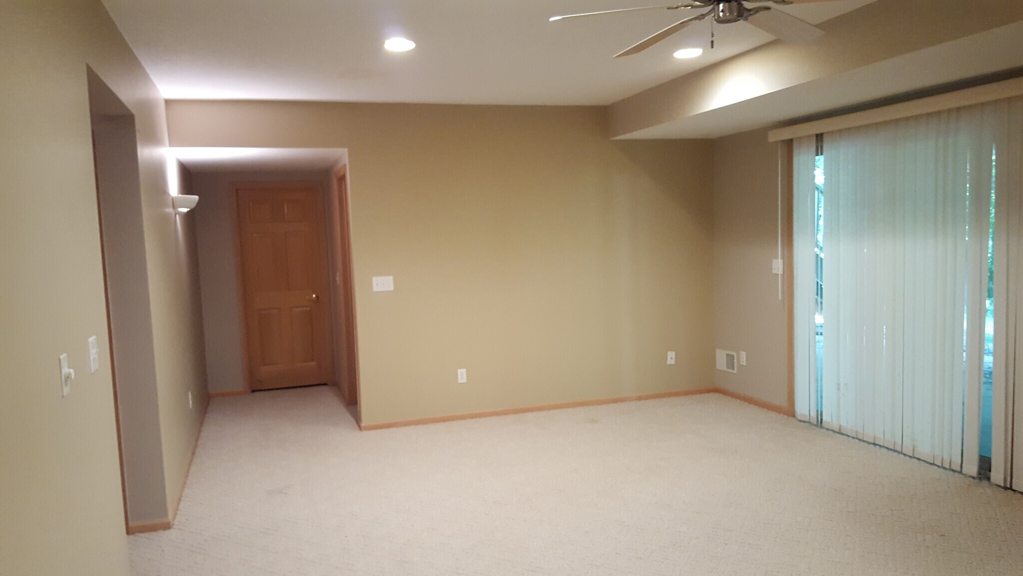 Family room - 2007 Glendale Hills Dr NE