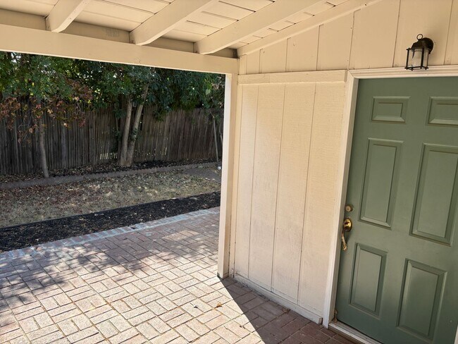 Building Photo - 6920 Maita Cir