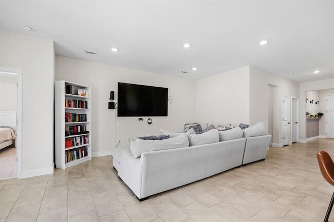 Building Photo - 5689 Hawks Cay St