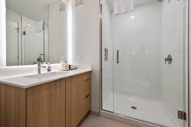 Building Photo - 901 W Blackhawk St