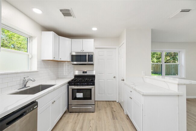 Building Photo - 24118 Spring Mill Ln