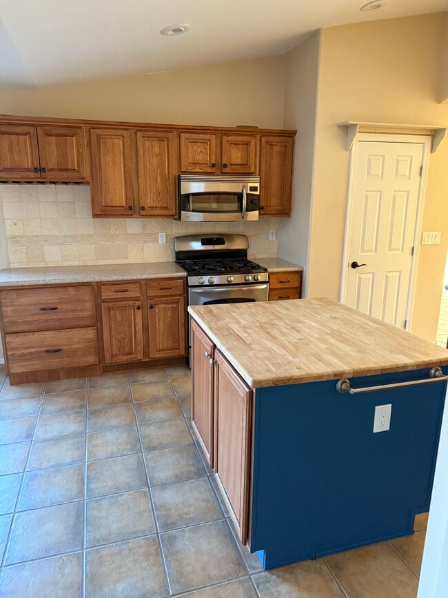 Building Photo - 2384 E Bonita Canyon Dr