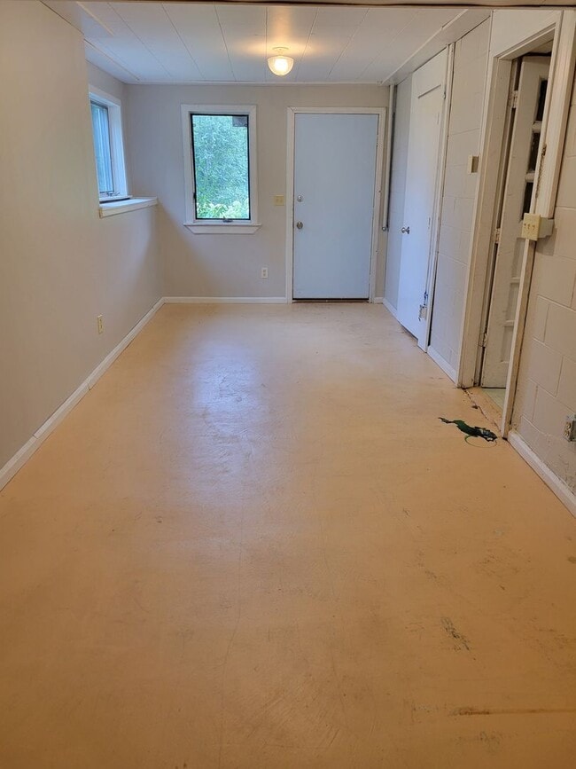 Building Photo - Single Family Home