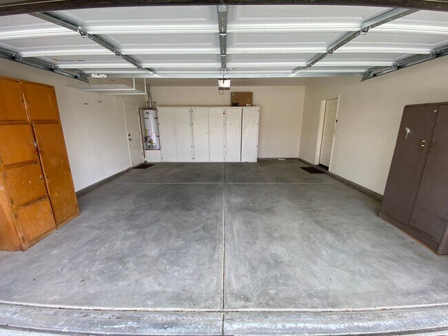 Building Photo - Tulare home coming soon!