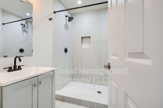 Building Photo - 518 Normandy Ave