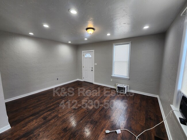 Building Photo - 717 Ellsworth Ave