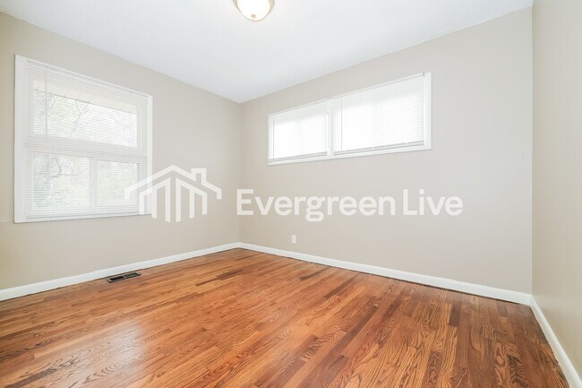 Building Photo - 6101 E 148th Ter