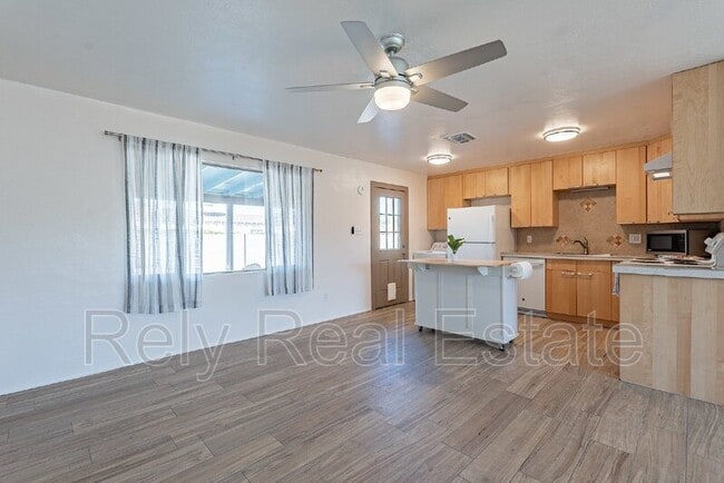 Building Photo - 8416 E Rancho Vista Dr