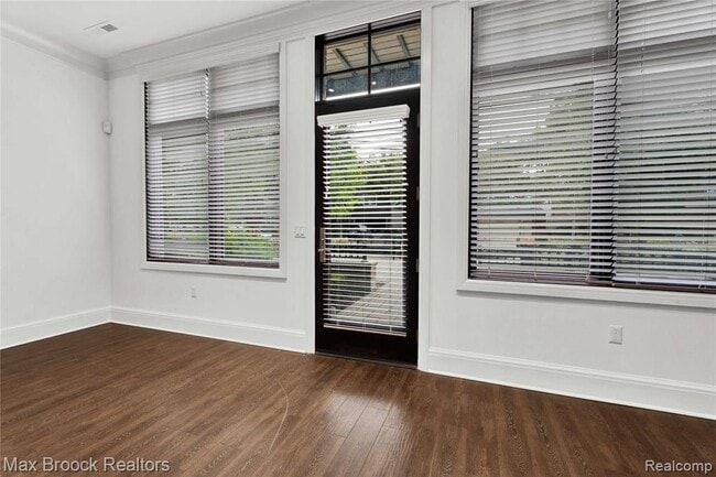 Building Photo - 431 S Eton St