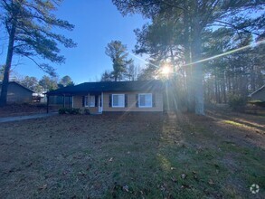 Building Photo - 3 Bedroom 1.5 Bath Home in Douglasville!