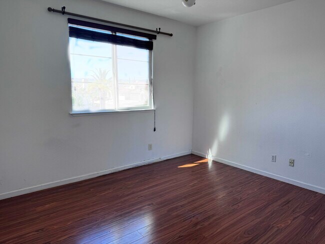 Building Photo - 2447 Stanford Way