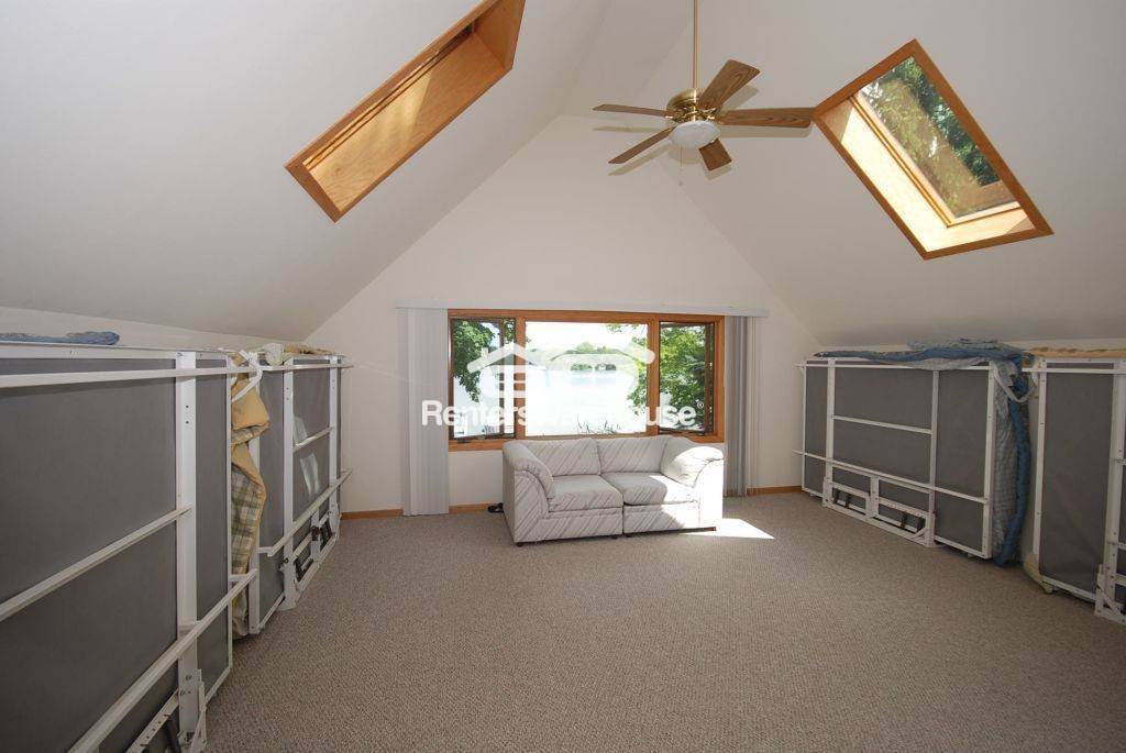 Building Photo - 2310 N Lake Dr