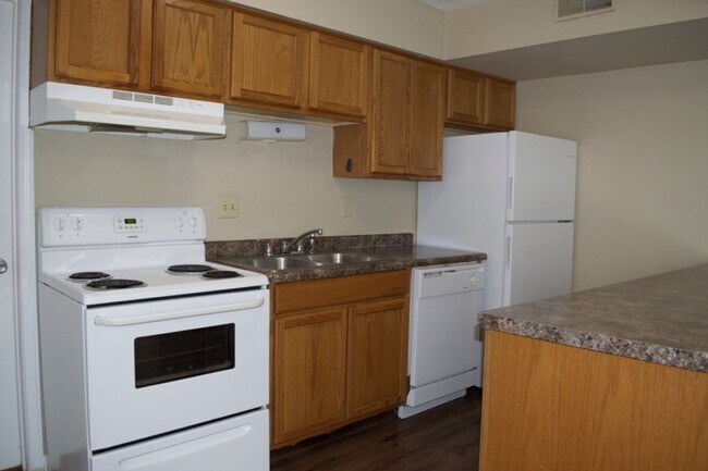 Building Photo - 4812 E Schooner Rd