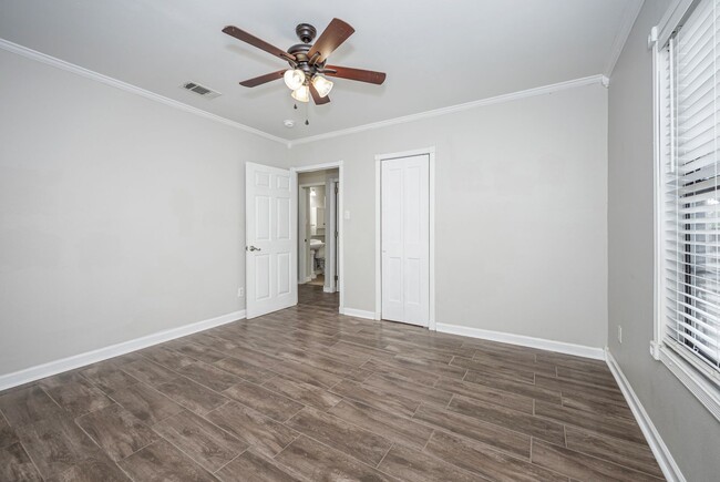 Building Photo - Adorable Updated Cottage in Pascagoula