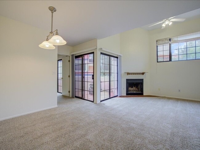 Building Photo - 2 Bedroom, 2 Bath