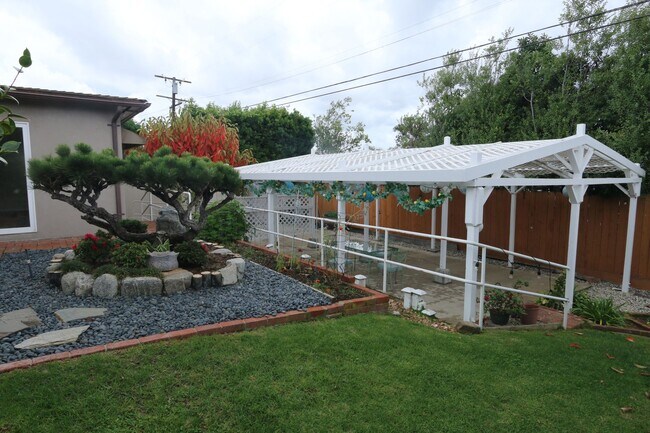 Building Photo - Westchester Home in Kentwood Neighborhood