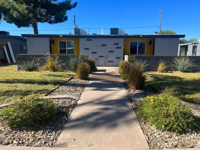 Primary Photo - 906 S Mariana St