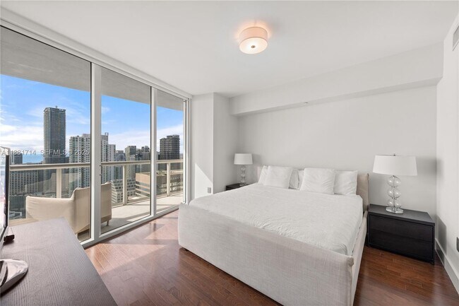 Building Photo - 495 Brickell Ave