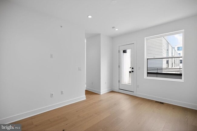 Building Photo - 635 N 7th St