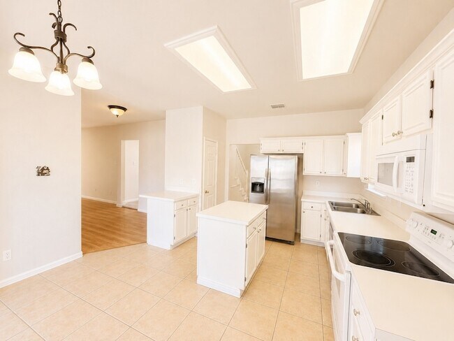 Building Photo - 709 Ridgemont Dr